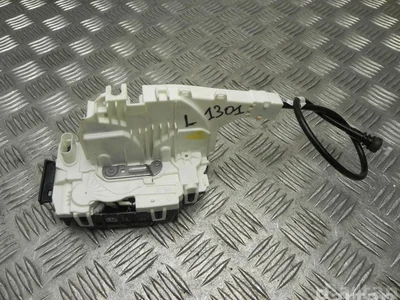 Mercedes-Benz A 907 720 03 00 / A9077200300 Sprinter (907/910) 2020 Serrure de porte Right Front - Image 1