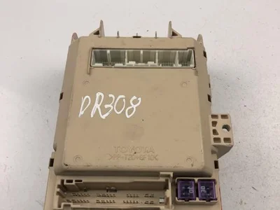 Toyota PPT20GF10 YARIS (_P1_) 2004 Fuse Box - Image 1