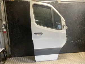 Mercedes-Benz Sprinter (907/910) 2019 Porte Right Front