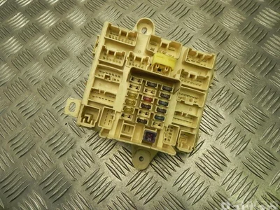 Lexus 619097 IS I (JCE1_, GXE1_) 2000 Boîte à fusibles - Image 1