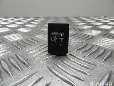 Toyota 84152-02070 / 8415202070 YARIS (_P13_) 2014 Réglage de la hauteur de l'interrupteur - Image 1