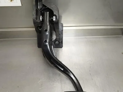Gebrauchtes Original BMW 6891135 1 (F70) 2025 Bremspedal - Bild 1