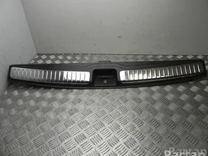 Mercedes-Benz A 167 690 02 00 / A1676900200 GLE (W167) (2019 ...) 2019 Couvercle pour porte-cadenas