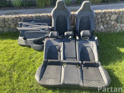 Volkswagen Golf VIII (CD1) 2021 Sitze komplett Türverkleidung Armlehne  - Bild 1