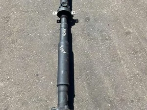BMW 8869516 5 G60 2025 Wałek wzdłużny z tyłu