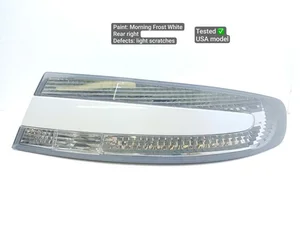 Aston Martin 8D33-13404-AH, 4G43-13404-AJ / 8D3313404AH, 4G4313404AJ VIRAGE Volante 2012 Lampy tylne z prawej USA