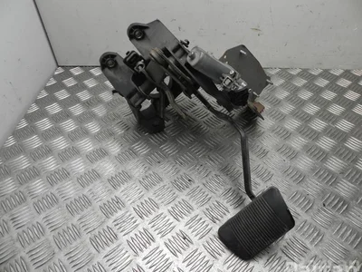 Lancia 68053944AE VOYAGER nadwozie wielkopojemne (MPV) (404_) 2013 Pedał hamulca - Obraz 1