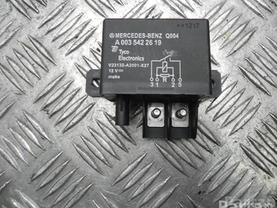 Mercedes-Benz A 003 542 26 19 / A0035422619 C-CLASS (W204) 2011 Relais - Image 1