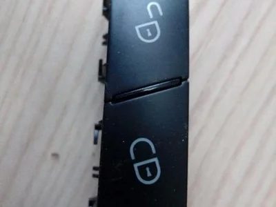 Mercedes-Benz A 204 870 64 10 / A2048706410 C-CLASS (W204) 2010 Interrupteur de sécurité pour verrouillage central - Image 1