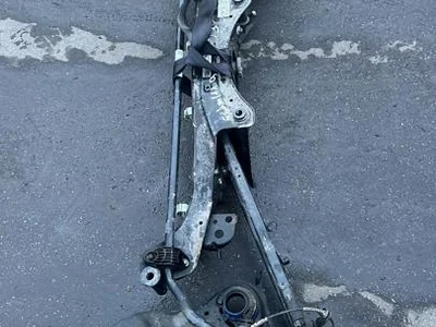 BMW 6894205,  33306894205 / 6894205, 33306894205 2 U06 Active Tourer 2022 poutre d'essieu arrière - Image 1