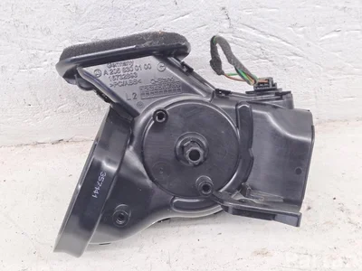 Mercedes-Benz A2058300100 C-CLASS (W205) 2015 Luftdüse - Bild 1