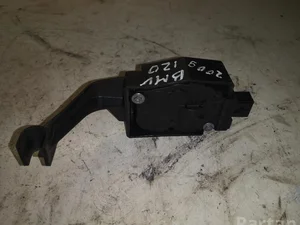 BMW EFB332 1 Convertible (E88) 2009 Verrouillage du bouchon du réservoir