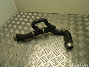 Mercedes-Benz A 204 501 0282 / A2045010282 C-CLASS (W204) 2008 Tuyau de radiateur