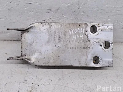 Mercedes-Benz A2056200395 C-CLASS (W205) 2015 Soporte del parachoques - Imagen 1