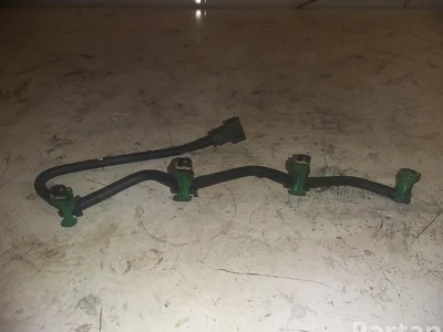 Volvo 1313040 V40 Hatchback 2013 Tube de distribution de carburant - Image 1