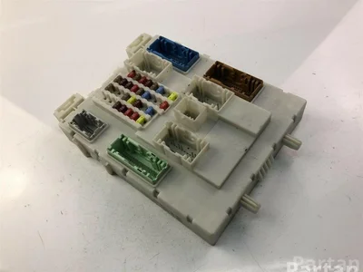 Volvo 31453132 V40 Hatchback 2015 Caja de fusibles - Imagen 1