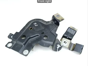 Audi 4KE821471,  4KE821470, 4KE821468, 4KE821150, 44KE821434 / 4KE821471, 4KE821470, 4KE821468, 4KE821150, 44KE821434 Q8 e-tron 2024 Uchwyt błotnika z prawej