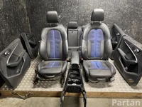 BMW 2' F44 Gran Coupé 2023 Sitze komplett Türverkleidung Armlehne 