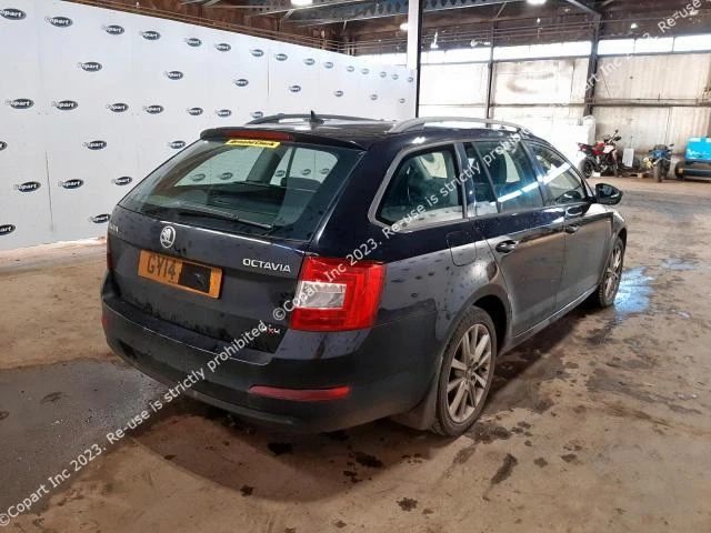 14 Octavia 4x4 juoda - Photo 3
