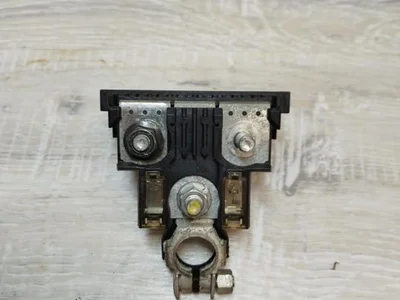 Gebrauchtes Original Infiniti EY110621 Q50 2015 Zentralabsicherung Batterie - Bild 1