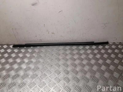 Porsche 95B 839 475 E / 95B839475E MACAN (95B) 2019 Pokrywa ramy okna z lewej z tyłu - Zdjęcie 1