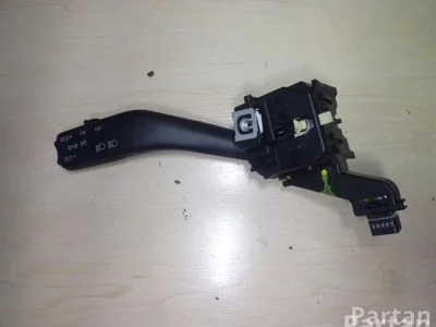 Volkswagen 1K0 953 513 A / 1K0953513A GOLF PLUS (5M1, 521) 2006 Levier /interrupteur de lumière courte longue - Image 1