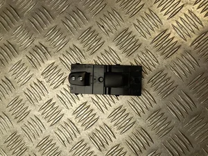 Nissan 220108SN1 JUKE (F16) 2022 Bouton de lève-vitre