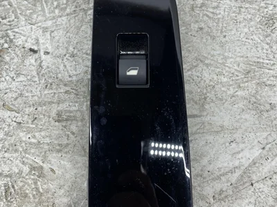 Opel 9840229080 Astra L Hatchback 2023 Bouton de lève-vitre - Image 1