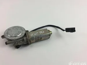 Nissan 8273083G10 TERRANO II (R20) 2005 Moteur de lève-vitre