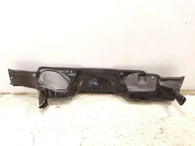 Maserati QUATTROPORTE V 2010 Garniture de capot d'essuie glace - Image 1