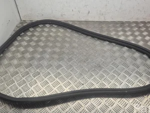 XPeng P7 2025 Uszczelka drzwi z tyłu po prawej z tyłu z lewej