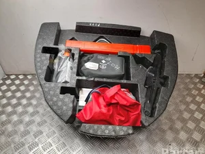 Toyota 64777-02200 / 6477702200 AURIS (_E18_) 2013 Boîte à outils