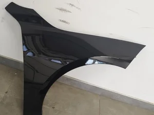 BMW 1 (F70) 2025 Guardabarros right side
