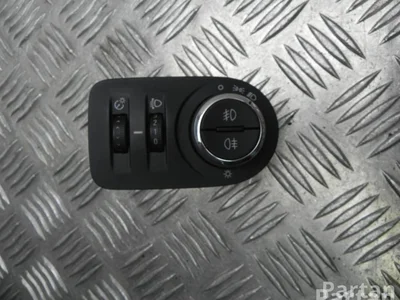 Vauxhall 13294819 ZAFIRA Mk III (P12) 2016 Interrupteur de lumière - Image 1