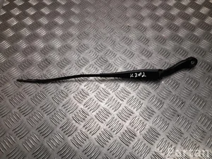 Mercedes-Benz A 206 820 10 00 / A2068201000 C-Class (W206) 2022 Wischarm vorne rechts