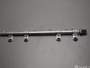 BMW 7628049 ; 0261545072 ; 7620461 / 7628049, 0261545072, 7620461 5 (F10) 2013 Distribution de carburant / rail