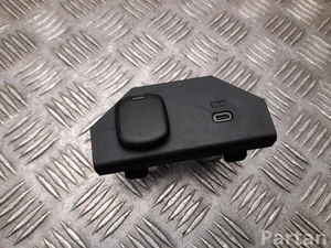 Toyota 85532-48030, 58821-F4030 / 8553248030, 58821F4030 C-HR II (AX20) 2024 Įvesties įrenginys USB