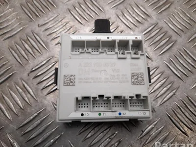 Mercedes-Benz A 223 900 03 39 / A2239000339 GLC X254 2024 Unité de commande pour porte Left Rear - Image 1