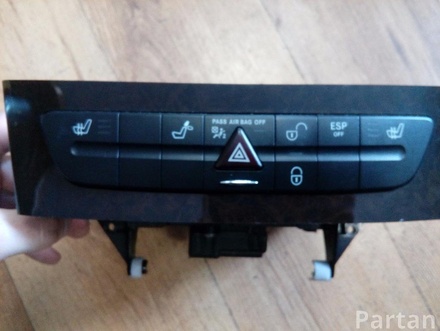 MERCEDES-BENZ A 211 680 05 52 / A2116800552 E-CLASS (W211) 2007 Cover centre console, rear