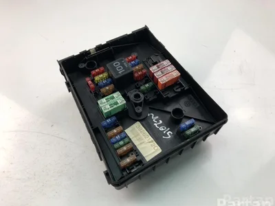 Volkswagen 1K0937125A GOLF V (1K1) 2008 Fuse Box - Image 1
