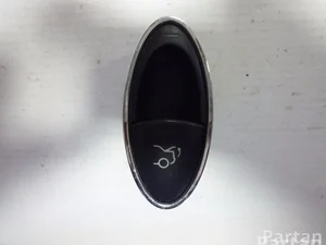 Mercedes-Benz A 211 821 11 51 / A2118211151 E-CLASS (W211) 2007 Bouton du coffre à bagages