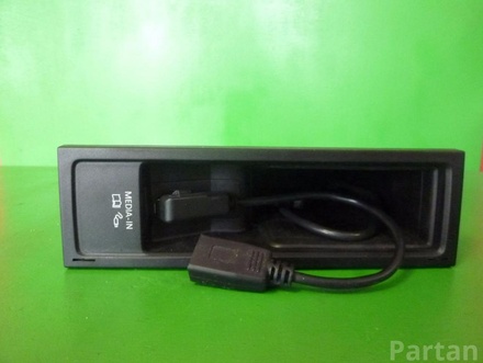 VOLKSWAGEN 5N0 035 342 E, 5N0 035 341 F / 5N0035342E, 5N0035341F PASSAT (362) 2011 Multimedia interface box with control unit