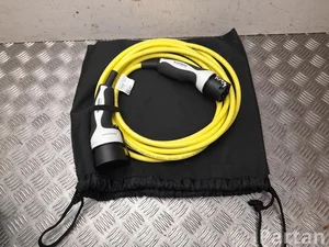 Volkswagen 1EA 971 639 F, 5GE 860 252 B / 1EA971639F, 5GE860252B PASSAT Variant (3G5) 2021 Câble de charge du véhicule