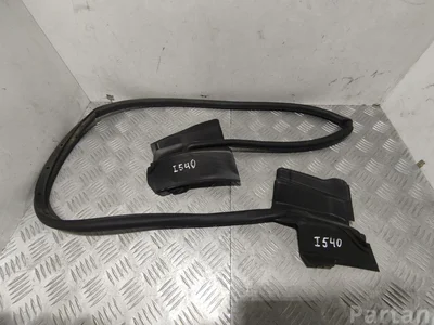 Maserati 607102488 LEVANTE 2019 Joint d'étanchéité de porte Right Rear - Image 1