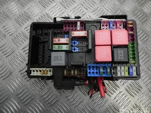 Mercedes-Benz A 205 584 70 10 / A2055847010 C-CLASS (W205) 2015 Caja de fusibles