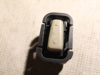 Volvo 08629972 C70 II Convertible 2006 Interrupteur de réglage du siège - Image 1