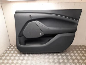 Ford USA LJ8B-R23902 / LJ8BR23902 Mustang Mach-E 2023 Panneau de garniture de porte