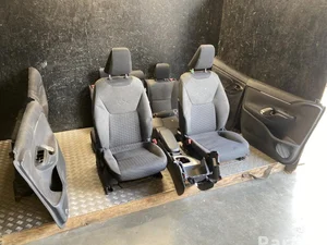 Toyota Yaris Cross XP210 2024 Set siège Panneau de porte Accoudoir