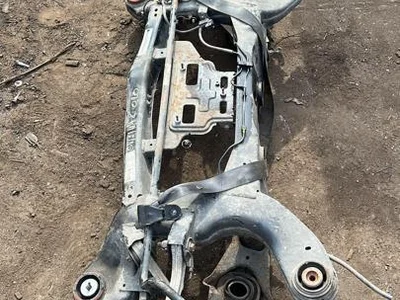 Maserati 06700075690 GHIBLI (M157) 2015 poutre d'essieu arrière - Image 1