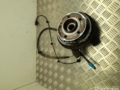 Mercedes-Benz A4473570008 VITO Box (W447) 2015 Logement de roulement de roue Left Rear - Image 1